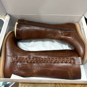 Elephantine NWT Leather Braided Boots, Sz 11
